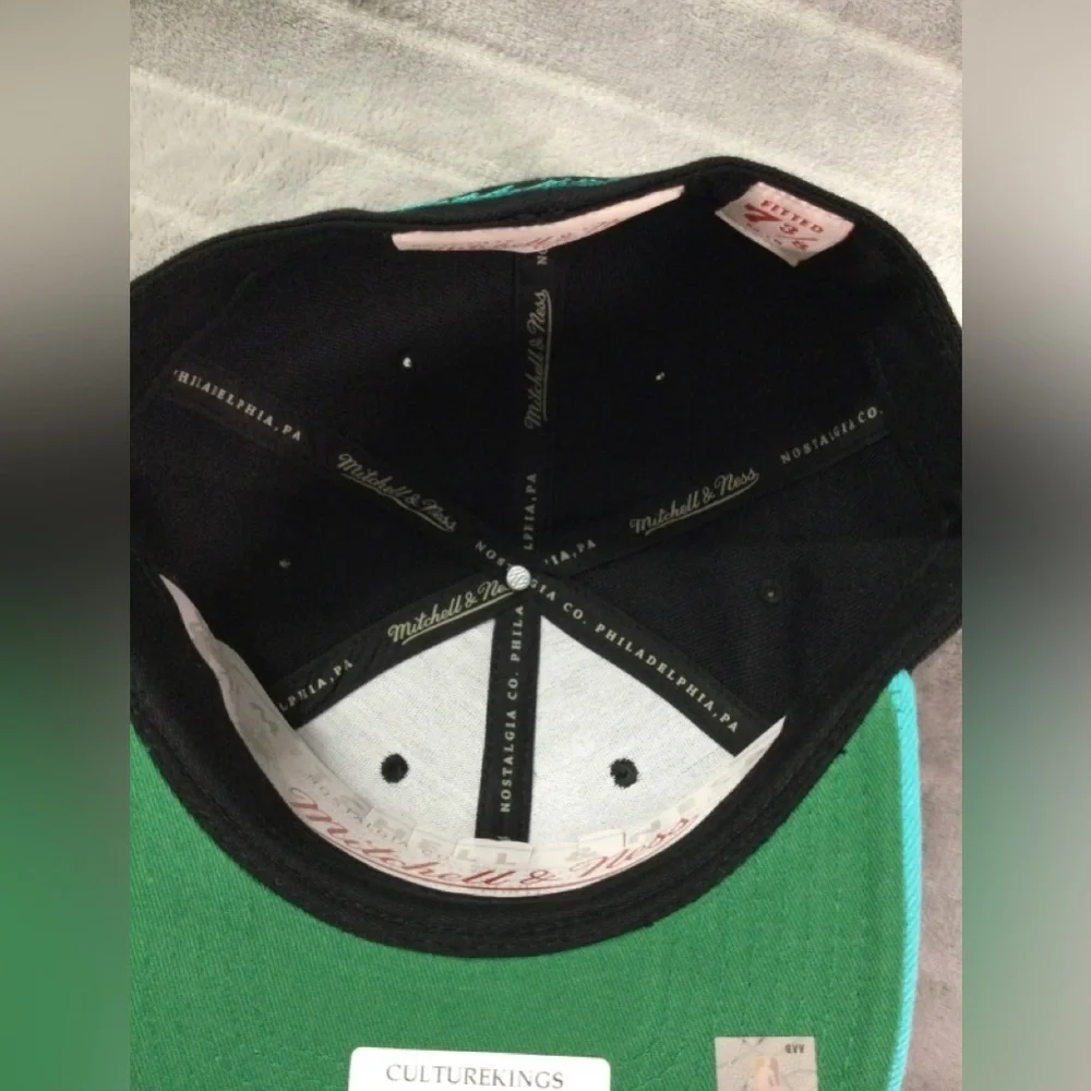 Mitchell & Ness Vancouver Grizzlies Black and Teal Fitted Hat Size 7 3/8 - Picture 5 of 7